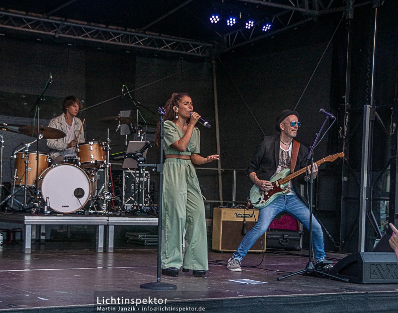 3 Musiker auf der Bühne