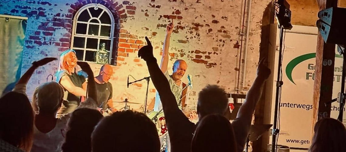 Unsere Partyband aus NRW sorgt für ein volle Tanzfläche auf einer Geburtstagsfeier im Münsterland